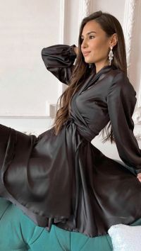 Черное шелковое платье на запах «Si»