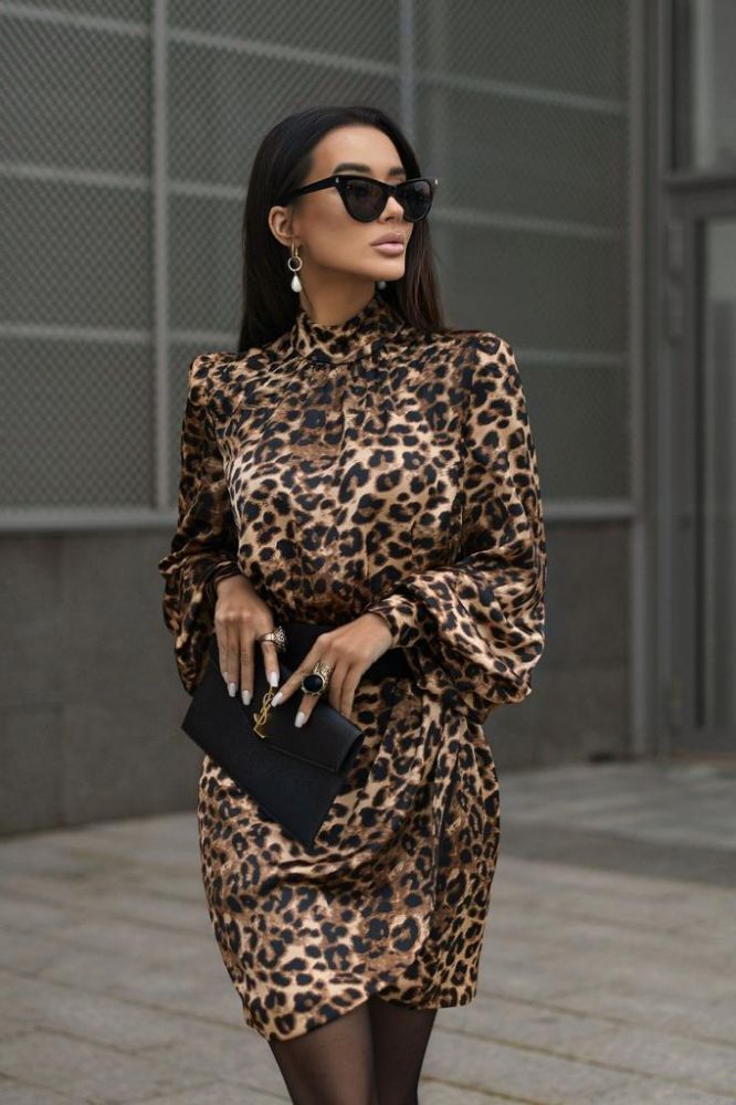 Шелковое платье с леопардовым принтом