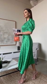Зеленое шелковое платье на запах №2