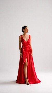 Вечернее атласное платье в пол красного цвета "Just a moment" №1