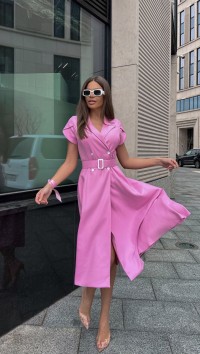 Розовое платье миди двубортное №3