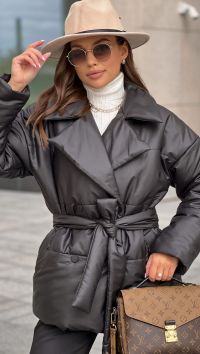 Черная демисезонная куртка в пиджачном стиле